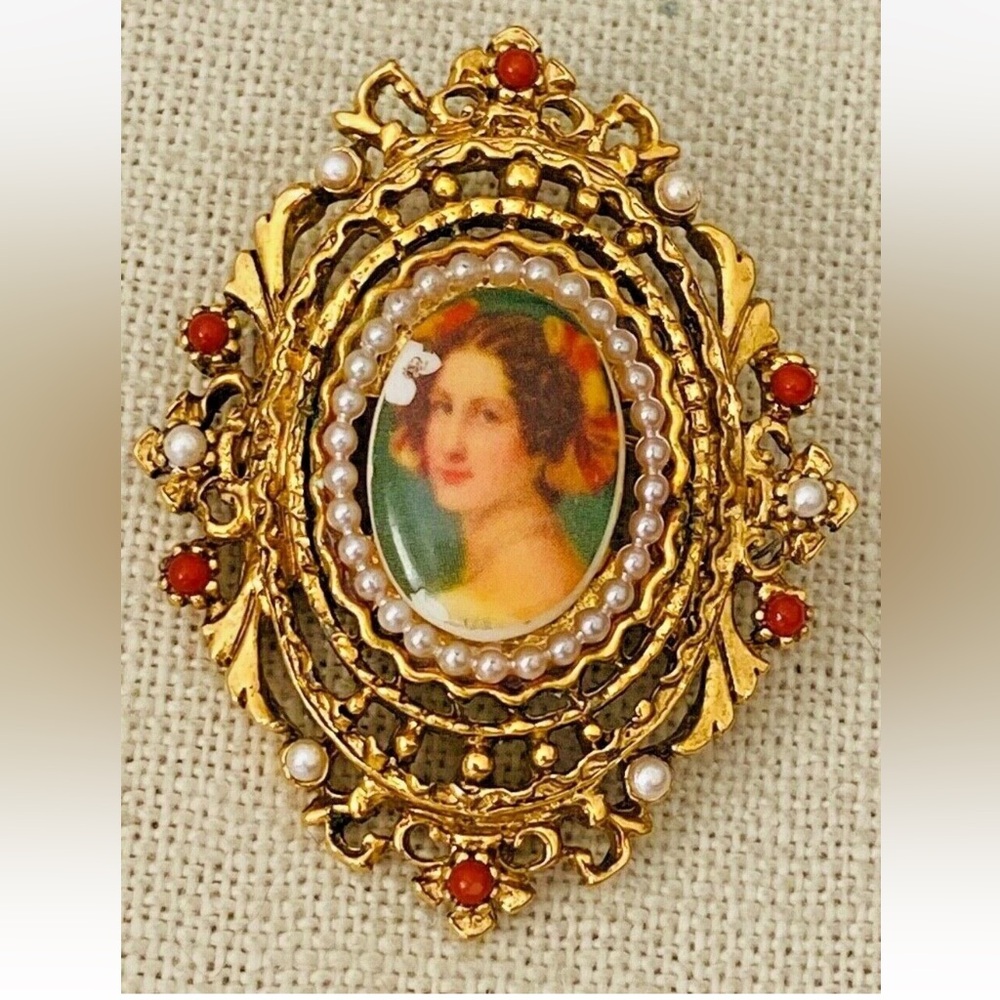 Ornate Vintage ART Signed Portrait Cameo Brooch Pin Gold Tone